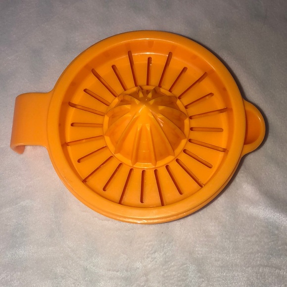 Other - Plastic Juicer with Reservoir